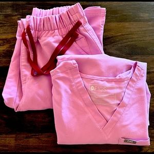 DUSK - Figs scrub set